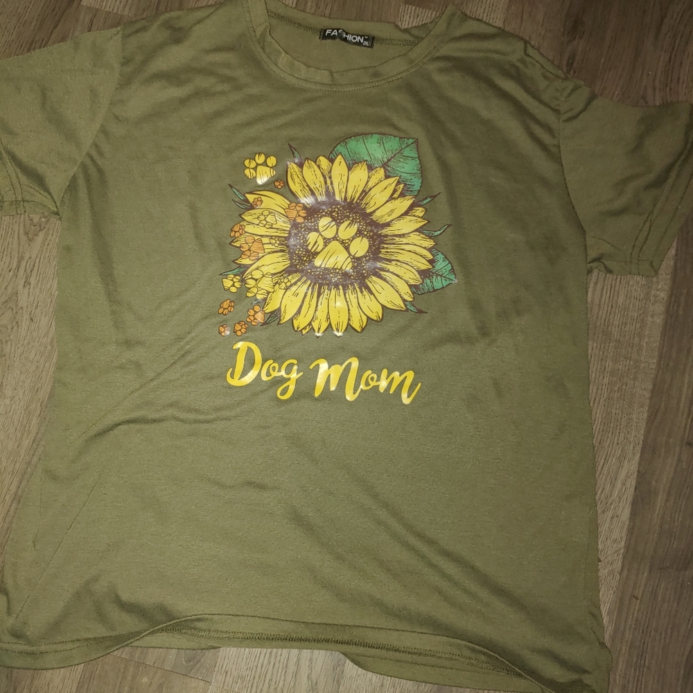 Dog Mom T-shirt